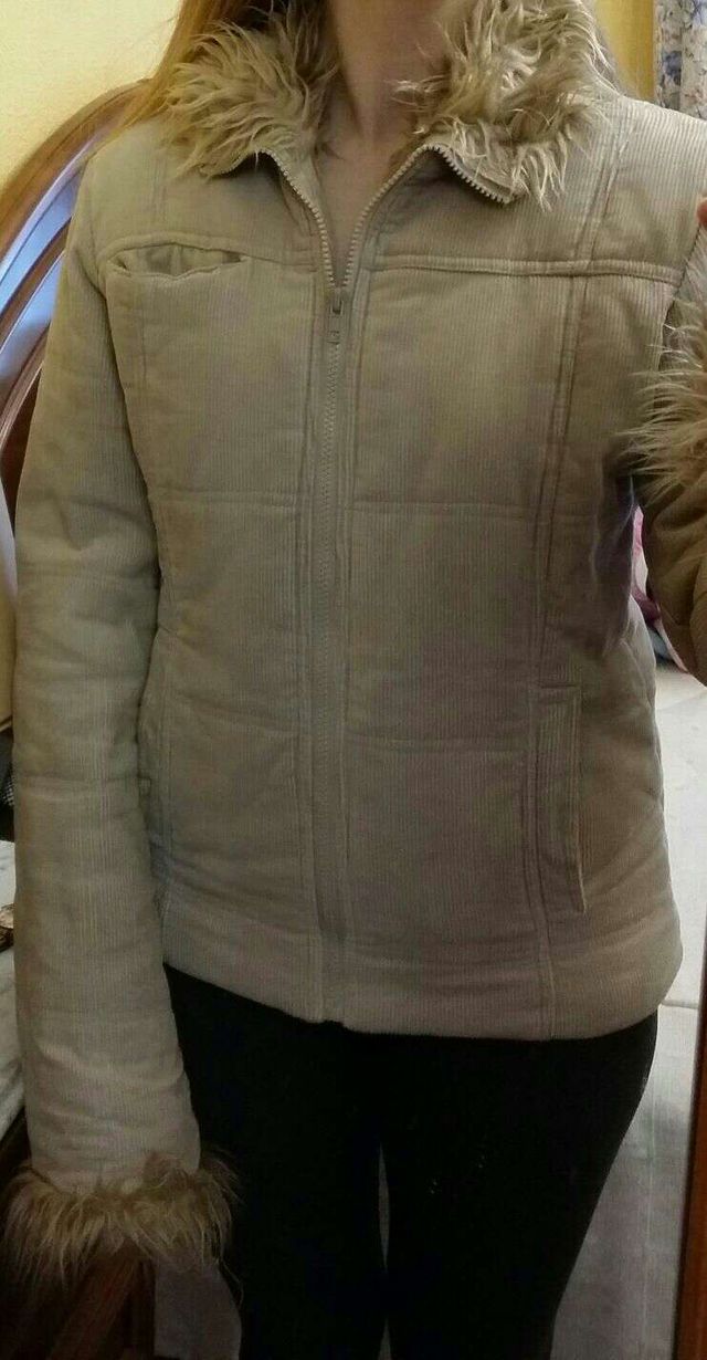 Abrigo / chaqueta beige