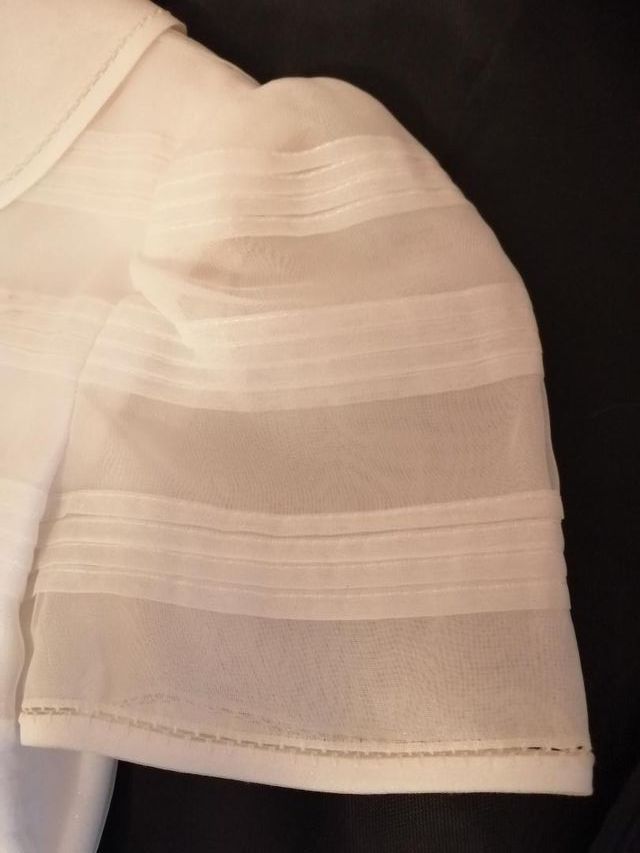 Vestido de comunión de corte clásico en organza.