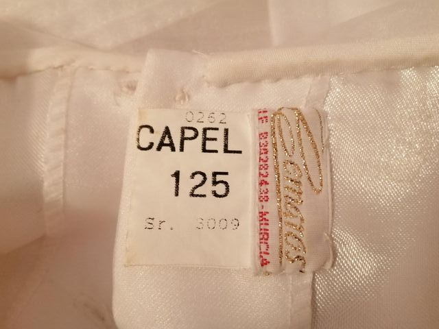 Vestido de comunión de corte clásico en organza.