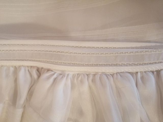 Vestido de comunión de corte clásico en organza.