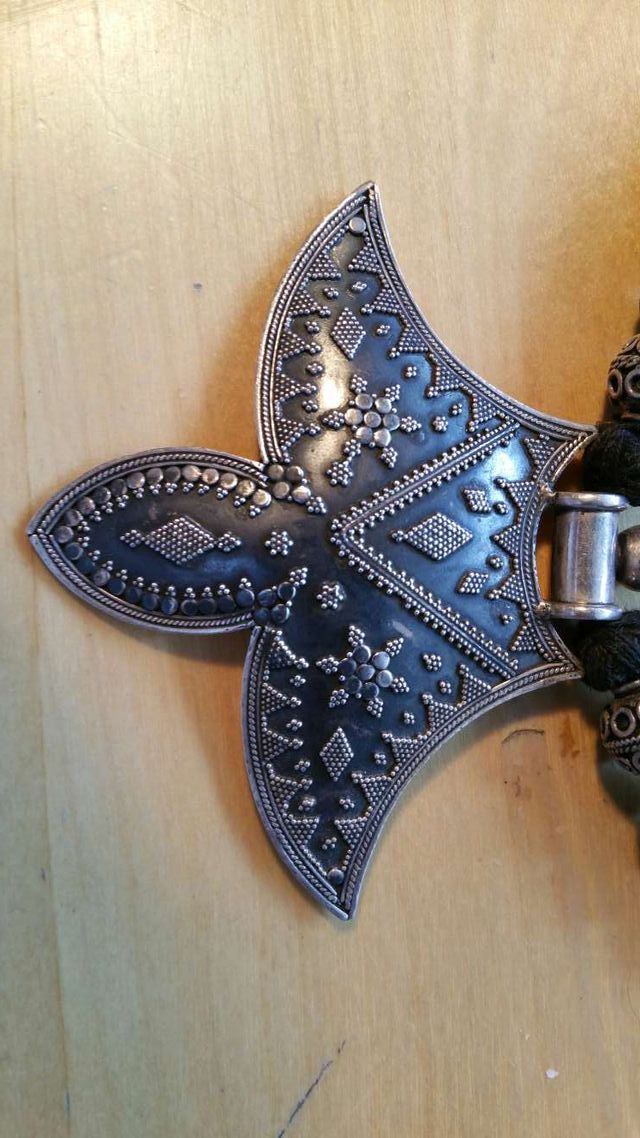 Fabuloso collar de plata labrada