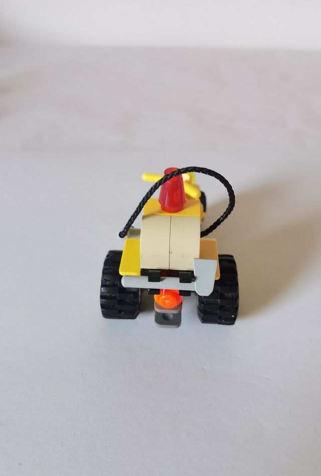 Lego camión con minifigura (Space Port 6459)