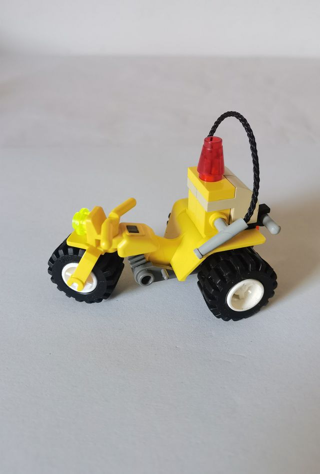 Lego camión con minifigura (Space Port 6459)