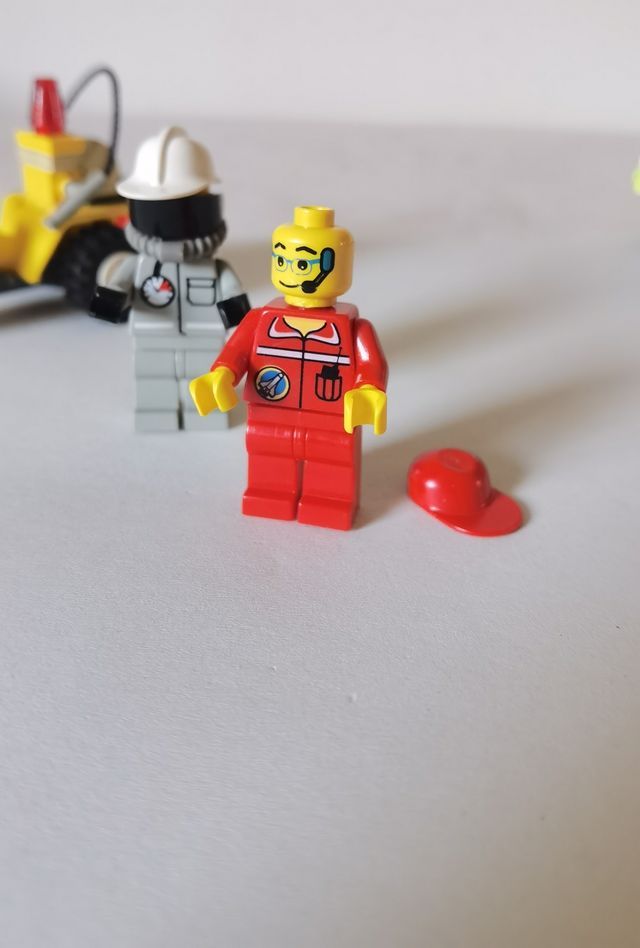 Lego camión con minifigura (Space Port 6459)