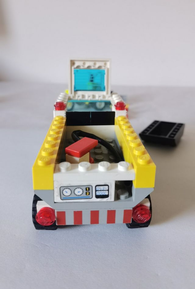 Lego camión con minifigura (Space Port 6459)