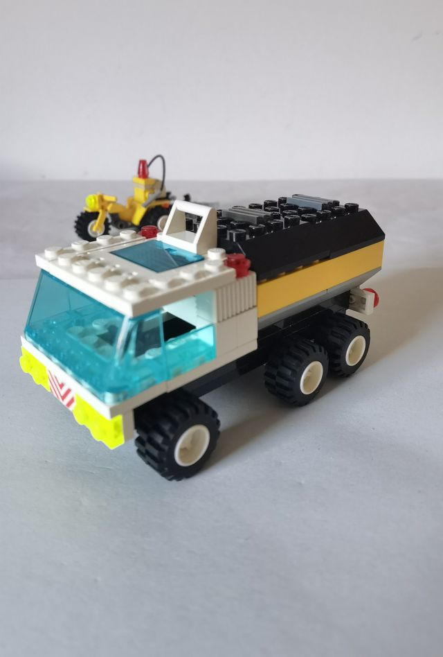 Lego camión con minifigura (Space Port 6459)