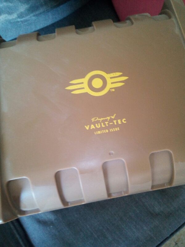 Fallout IV + steelbook pipboy edition-xbox one