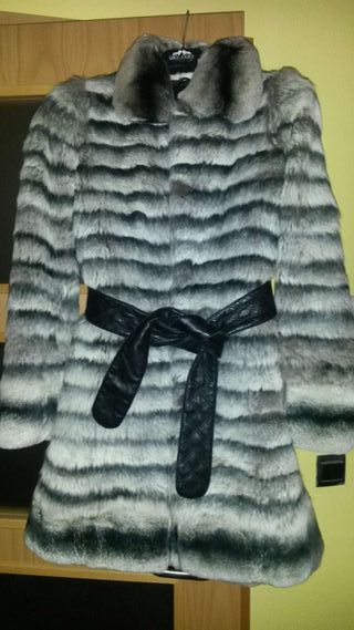 Abrigo piel BIMBA Y LOLA de segunda mano por 500 EUR en Madrid en WALLAPOP