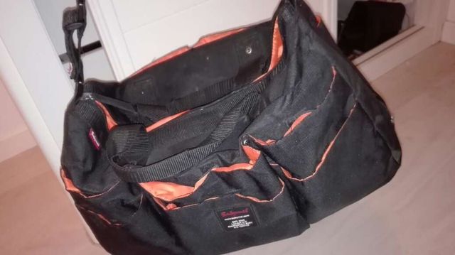 Bolso maternal con múltiples compartimentos