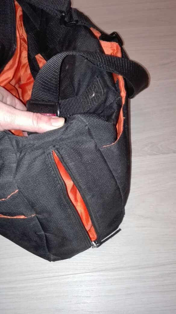 Bolso maternal con múltiples compartimentos