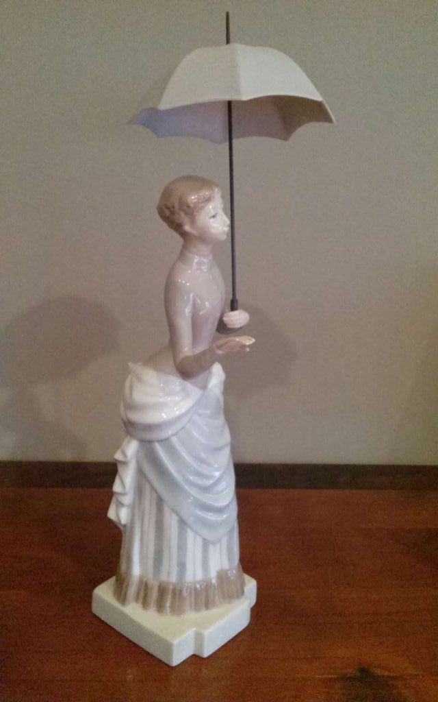 Dama del paraguas NAO de LLADRÓ