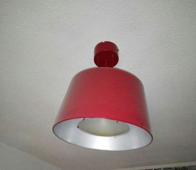 Lampara de techo de Ikea Roja