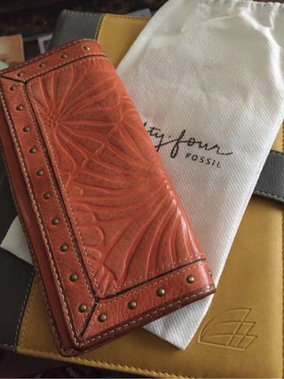 Cartera Marca Fossil de segunda mano por 15 EUR en Valladolid en WALLAPOP
