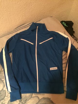 Chaqueta Chandal Pull \u0026amp; Bear de segunda mano por 3 EUR en Barcelona en  WALLAPOP