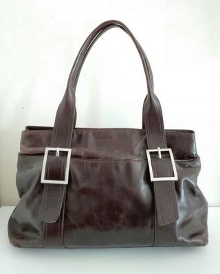 Bolso marrón de piel diseño italiano de segunda mano por 18 EUR en Vilanova  i la Geltrú en WALLAPOP