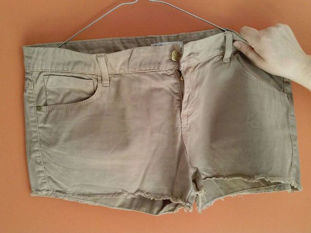 Pantalón beige T/42 Stradivarius como nuevo.