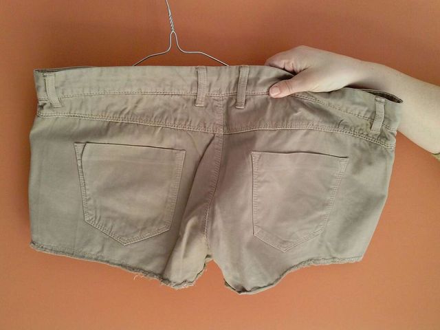 Pantalón beige T/42 Stradivarius como nuevo.