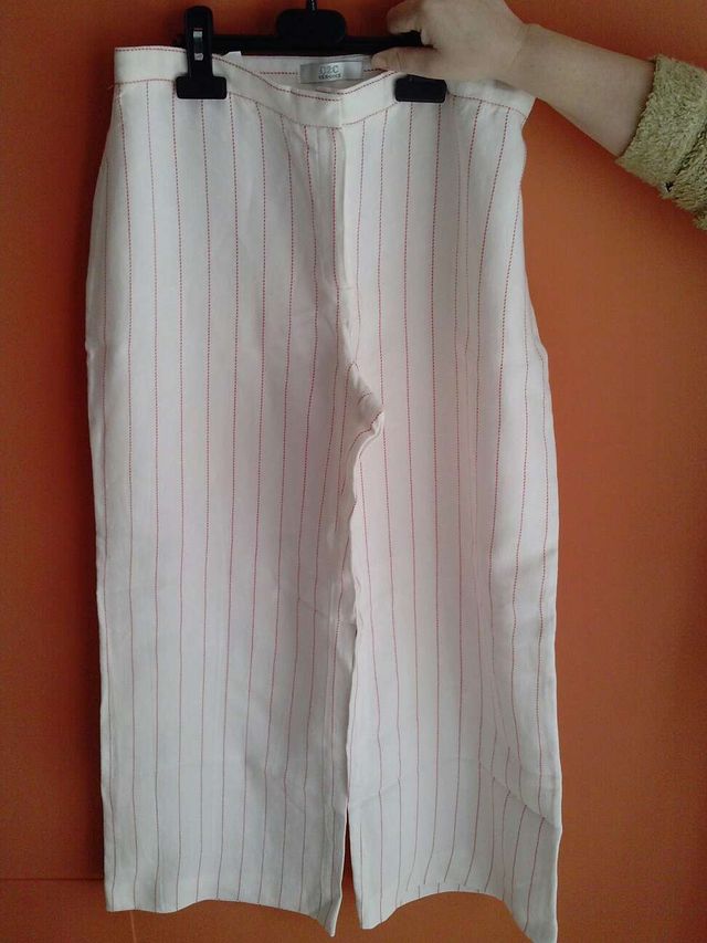 Pantalón a rayas blanco y rojo, T/ 40.