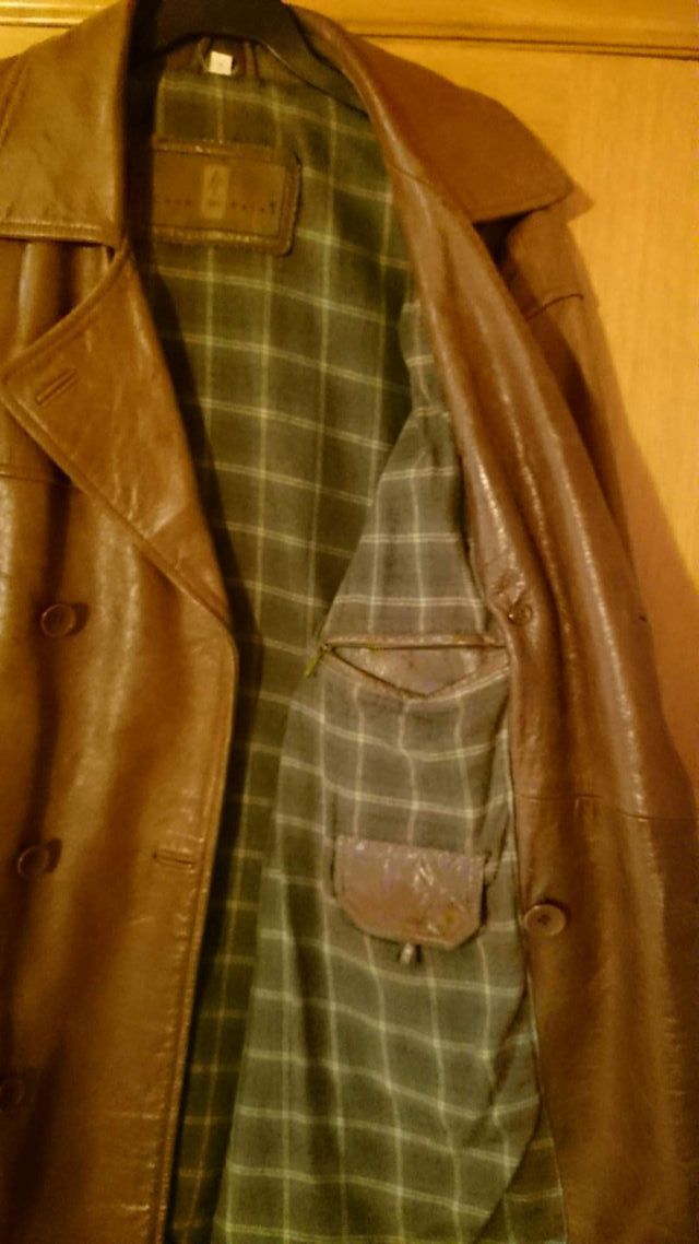 JAQUETA DE COURO SEMI-NOVA