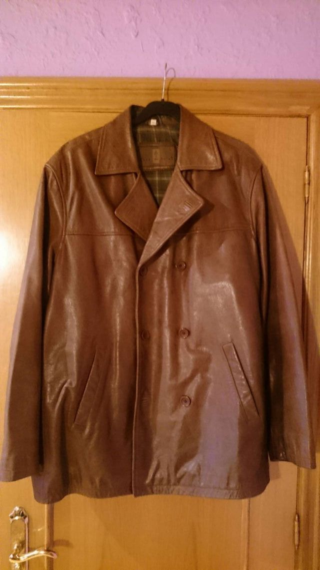 JAQUETA DE COURO SEMI-NOVA
