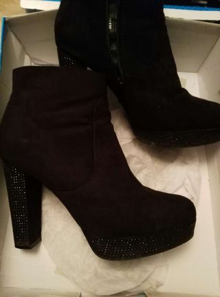 Botines negro marypaz de segunda mano por 10 EUR en Córdoba en WALLAPOP