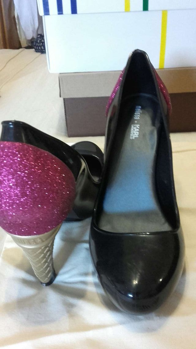 Originalisimos zapatos diseñados por Karl Lagerfed