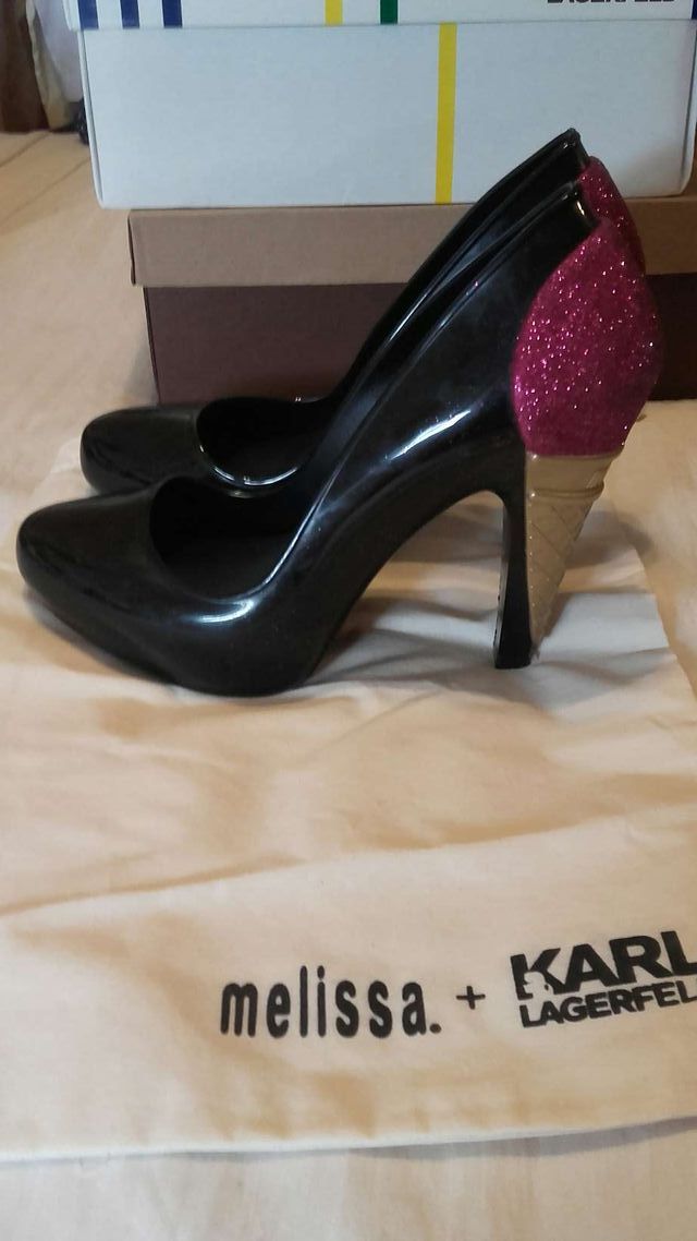 Originalisimos zapatos diseñados por Karl Lagerfed