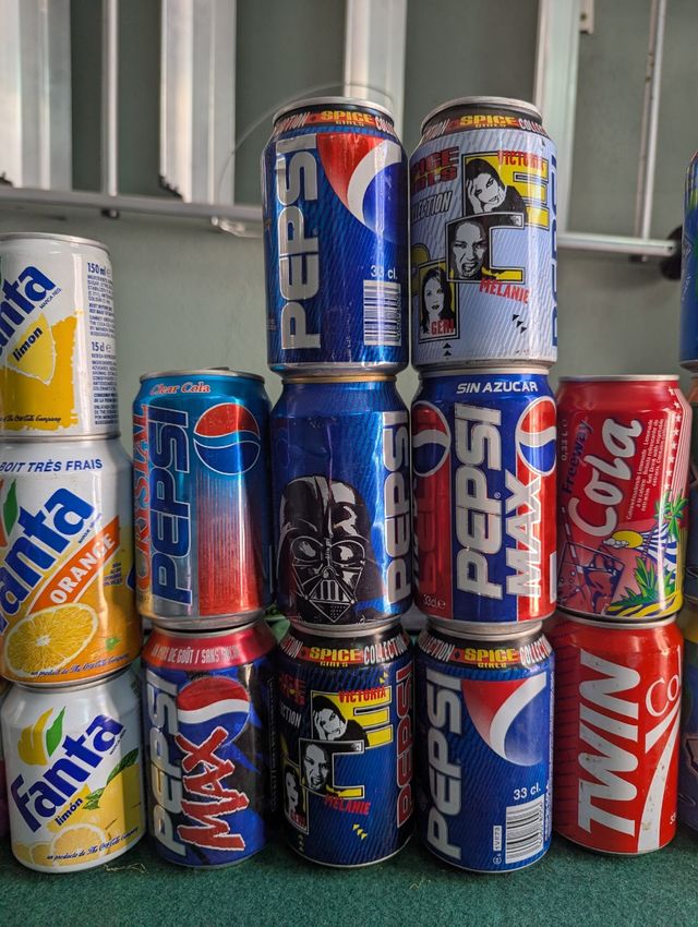 Colección latas cerveza y refrescos