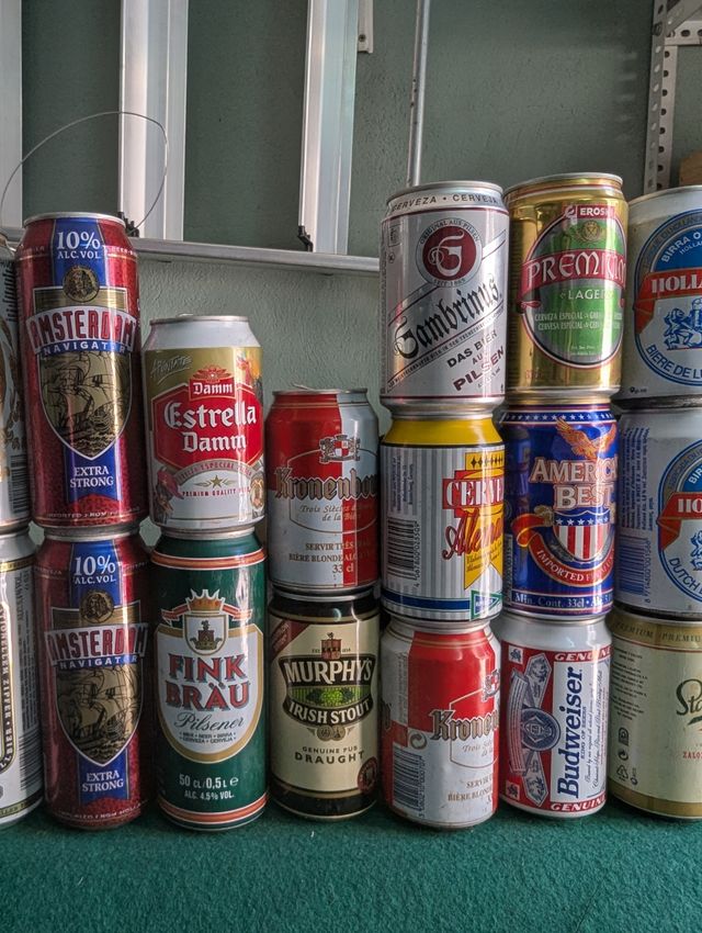 Colección latas cerveza y refrescos