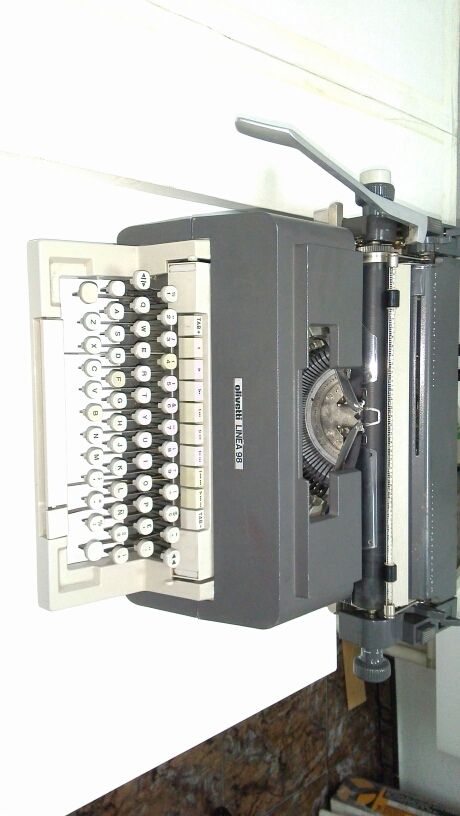 Maquina escribir olivetti 98