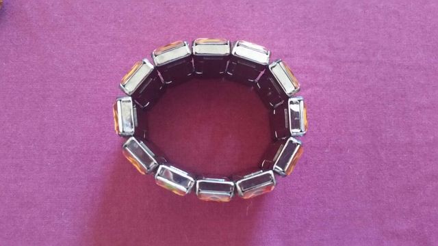 Brazalete pedrería color ámbar