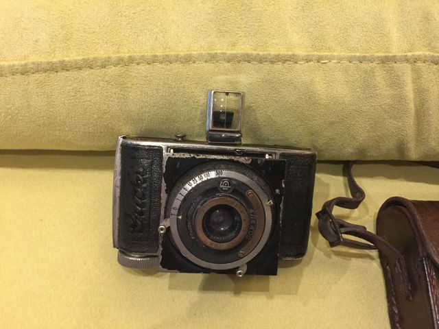 Cámara de fotos Welta GUCKI del año 1930