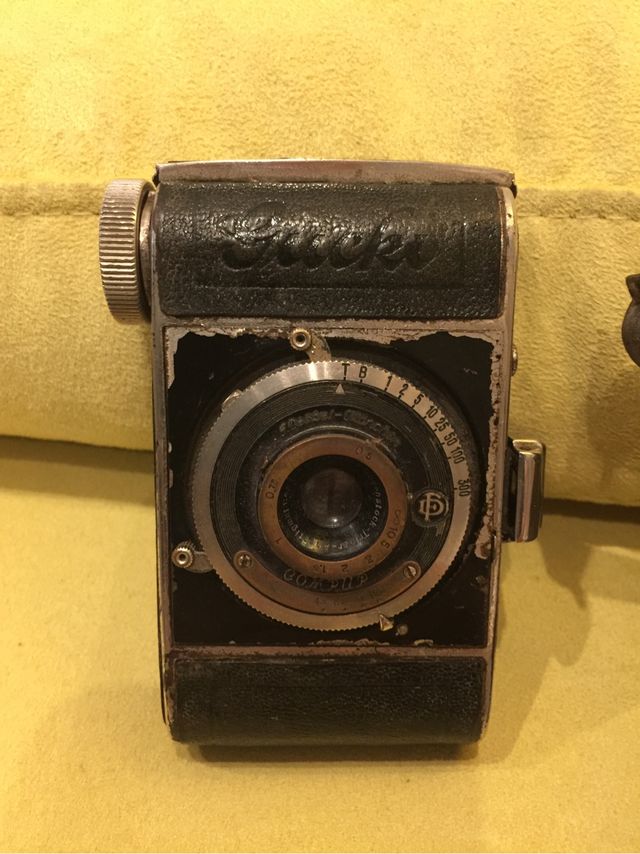 Cámara de fotos Welta GUCKI del año 1930