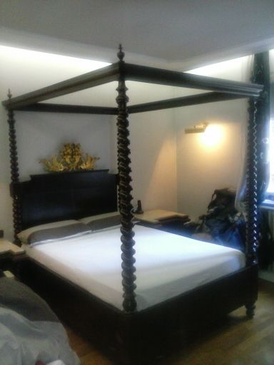 Camas antiguas de segunda mano por 1.750 € en Blanes en WALLAPOP