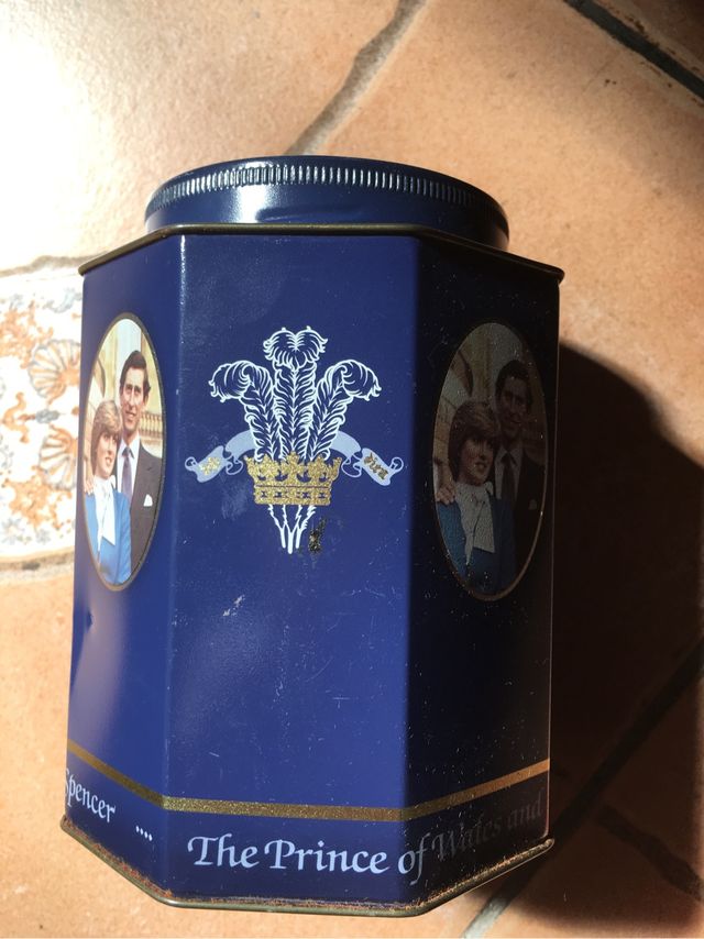 Antigua lata de galletas diana de gales