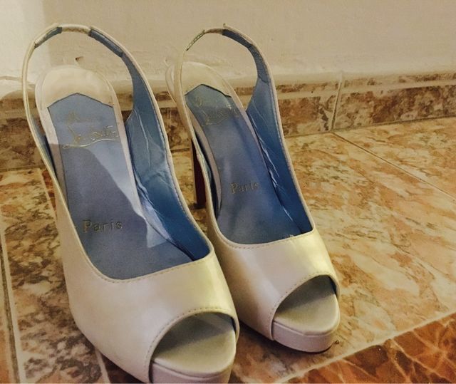 zapatos tacon novia blanco suela roja de segunda mano por 50 € en