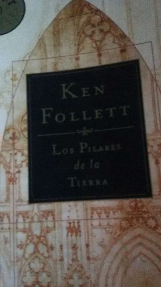 LIBRO "Los Pilares de la Tierra" Ken Follett