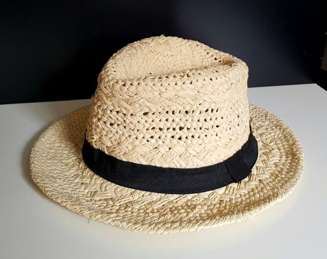 Sombrero de rafia de niña