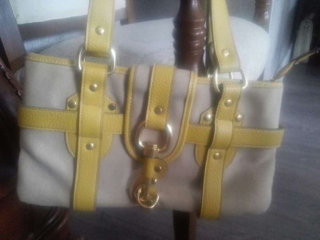 Bolso pequeño muy bonito