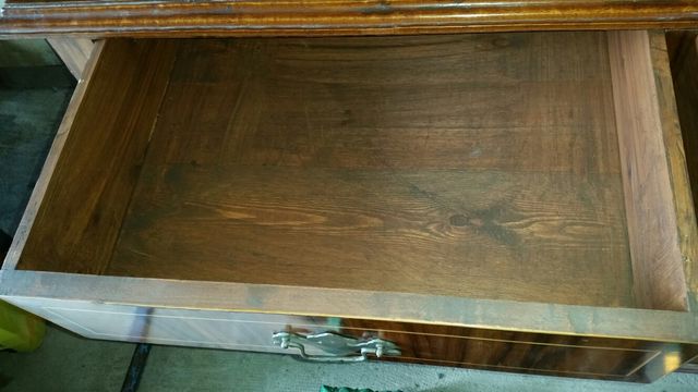 Comoda/Calaixera clásica con marqueteria.