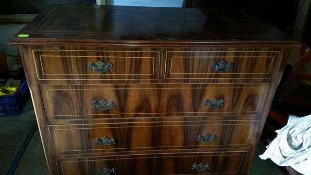 Comoda/Calaixera clásica con marqueteria.