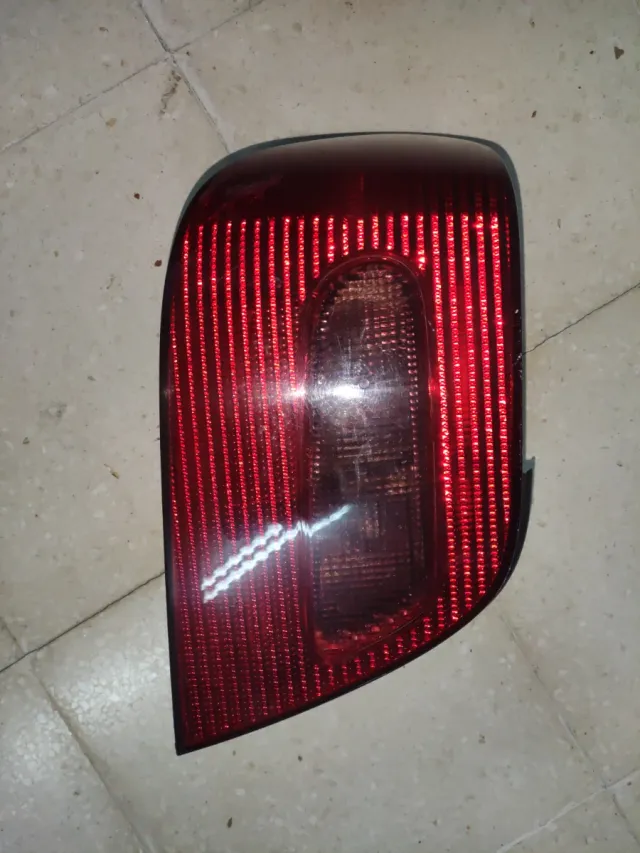 Piloto trasero izquierdo Citroen xsara