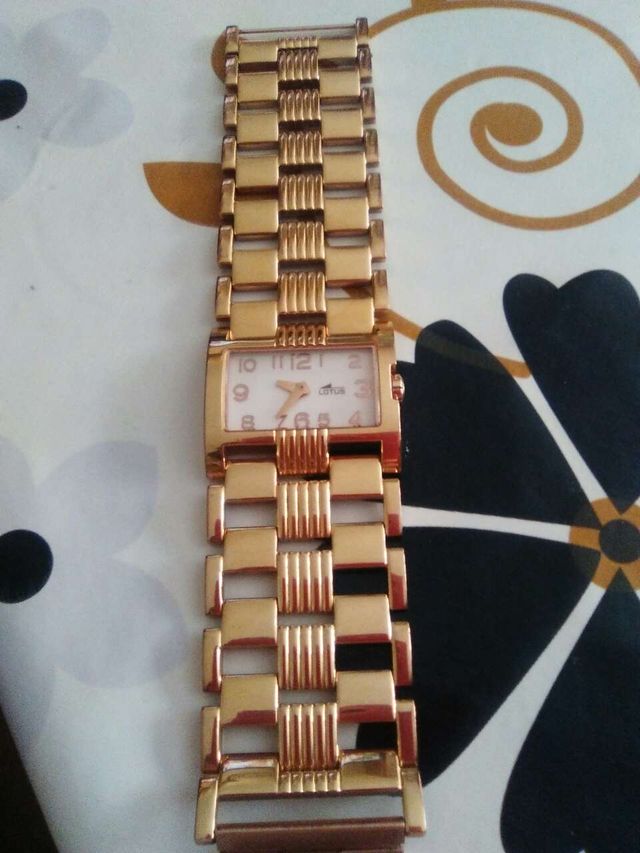 Reloj Lotus