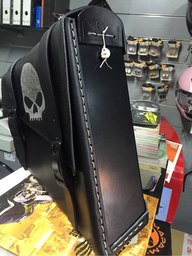 Alforja de cuero y acero universal