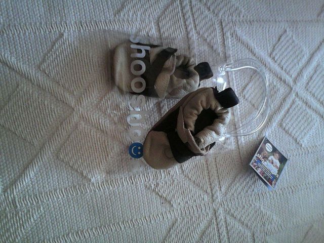 De piel.Nuevos. De 0-6m.