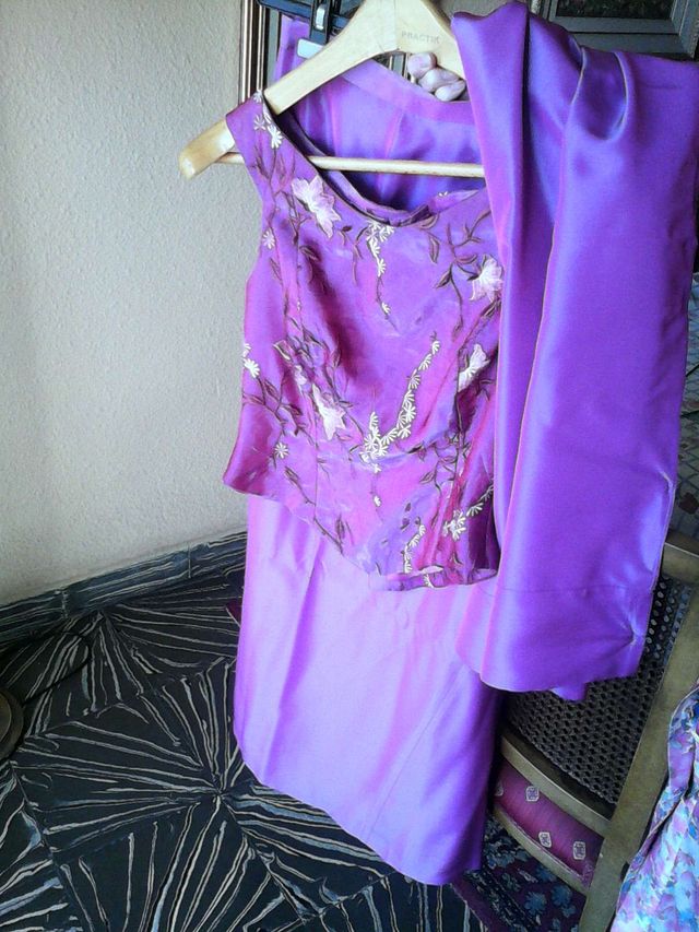 Corpiño falda y foulard.Talla 40. Muy bonito