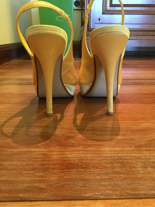 Zapatos tacón amarillos Marypaz de segunda mano por 15 EUR en Guadalajara  en WALLAPOP