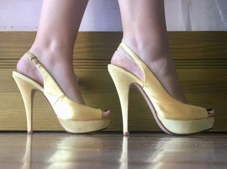 Zapatos tacón amarillos Marypaz de segunda mano por 15 EUR en Guadalajara  en WALLAPOP
