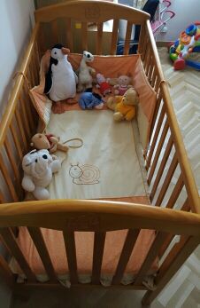 Cuna de madera regulable en altura