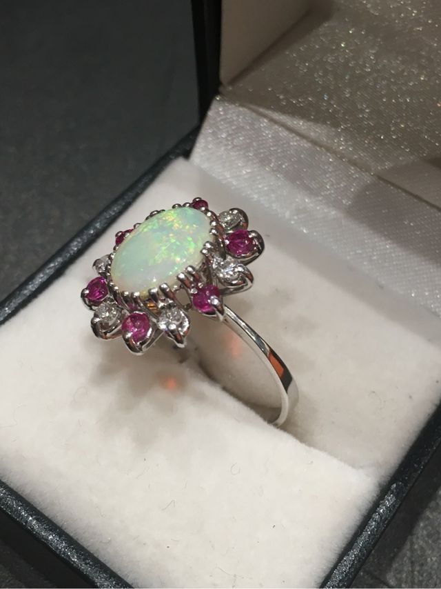 Anillo oro blanco y opalo